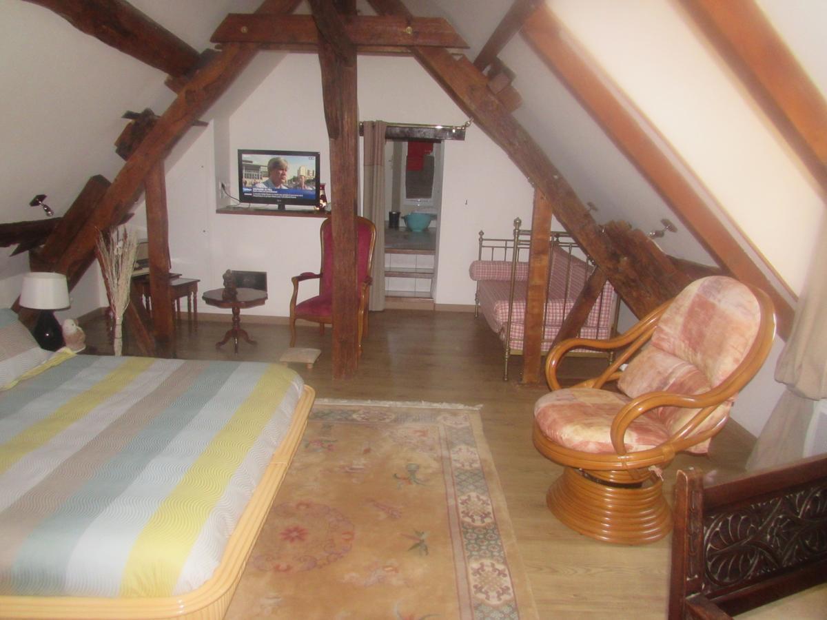 Ferme Historique Jean De La Fontaine Et Ses Chambres D'Hotes Hammam-Spa - 4 Etoiles Chierry Εξωτερικό φωτογραφία